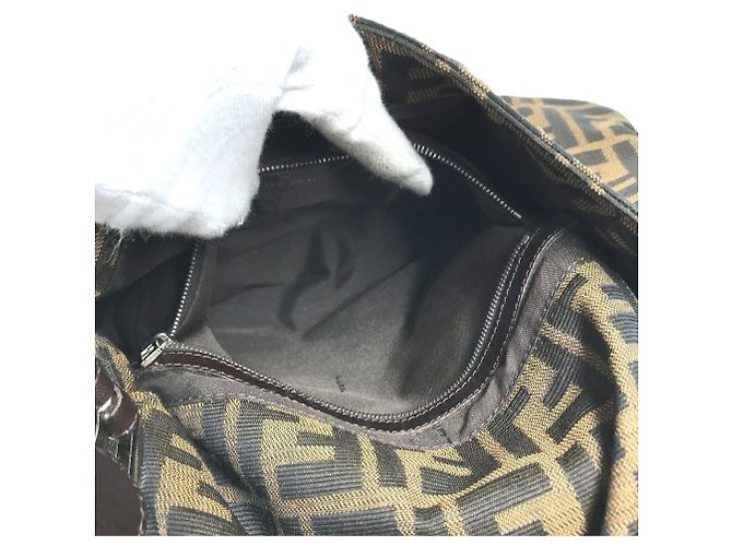 Borsa Tote Fendi Mamma Bucket Zucca Logo Marrone - vista 12