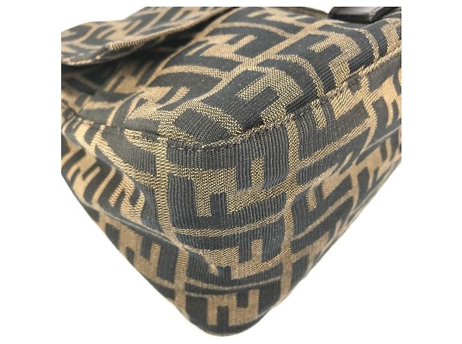 Borsa Tote Fendi Mamma Bucket Zucca Logo Marrone - vista 7