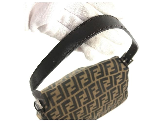 Borsa Tote Fendi Mamma Bucket Zucca Logo Marrone - vista 8