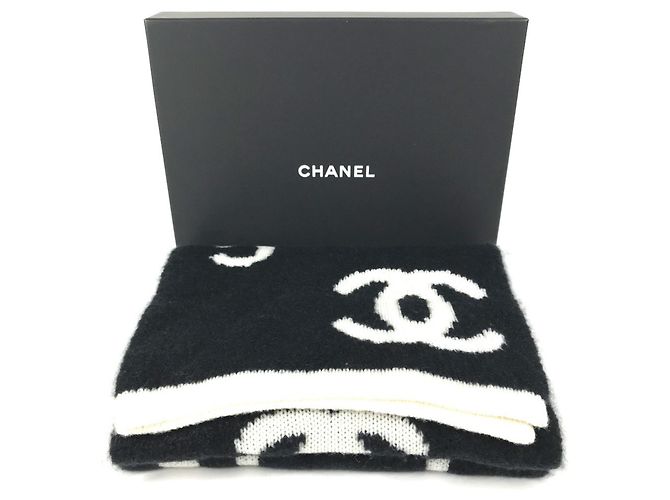 Sciarpa-stola Chanel in lana e cashmere Nero Bianco - vista 10