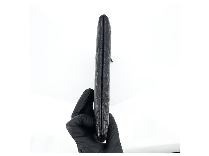 Chanel O Case Clutch Quilted Caviar Medium Preto - vista 3