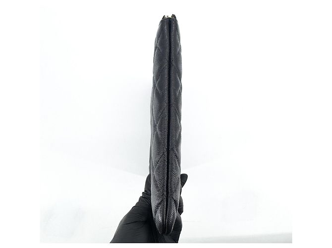 Chanel O Case Clutch Quilted Caviar Medium Preto - vista 4