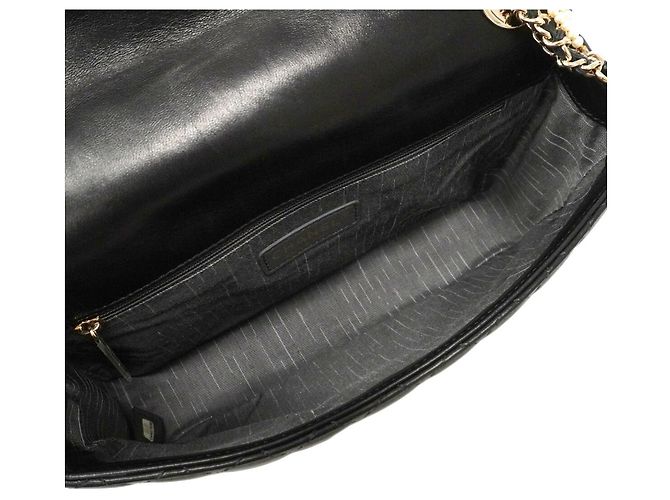 Bolsa de Ombro com Corrente Chanel Matelassé Preto - vista 4