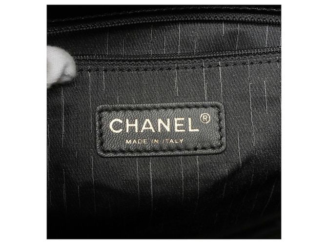 Bolsa de Ombro com Corrente Chanel Matelassé Preto - vista 5