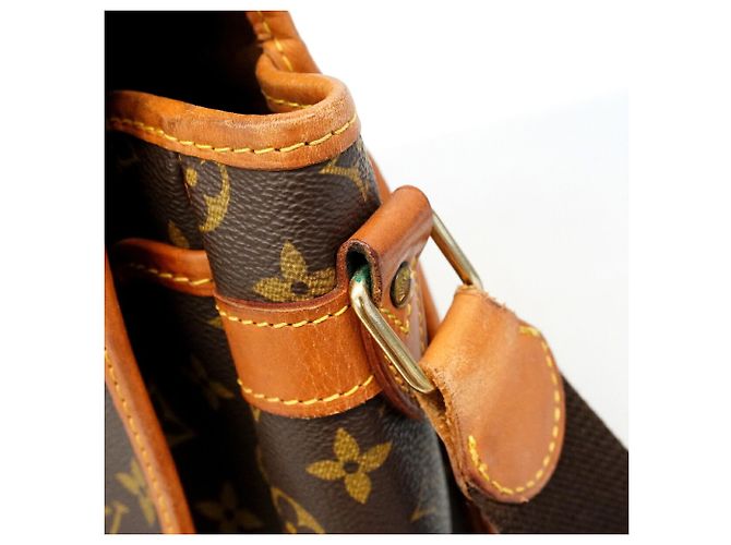 Bolsa de Ombro Louis Vuitton Monogram Gibeciere GM Marrom - vista 7