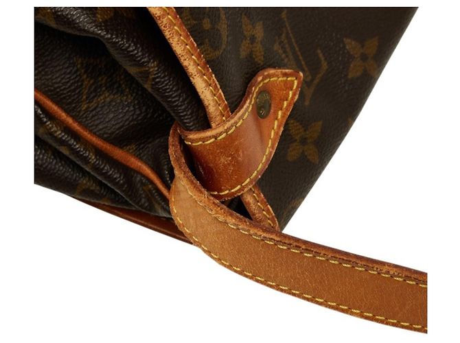 Bolso de hombro Louis Vuitton Monogram Saumur 35 Castaño - vista 15