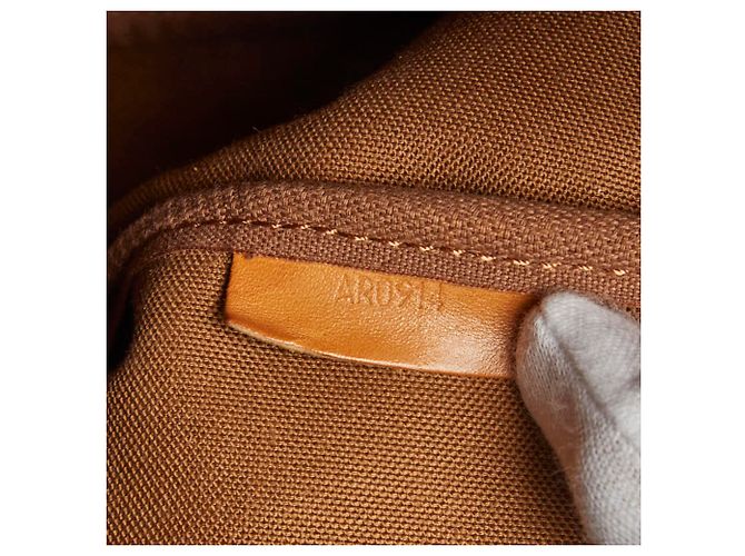 Bolso de hombro Louis Vuitton Monogram Saumur 35 Castaño - vista 16