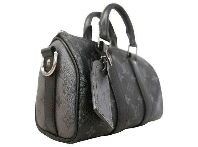 Bolsa Louis Vuitton Monogram Eclipse Reverse Keepall Bandoulière 25 Marrom Preto - vista 2
