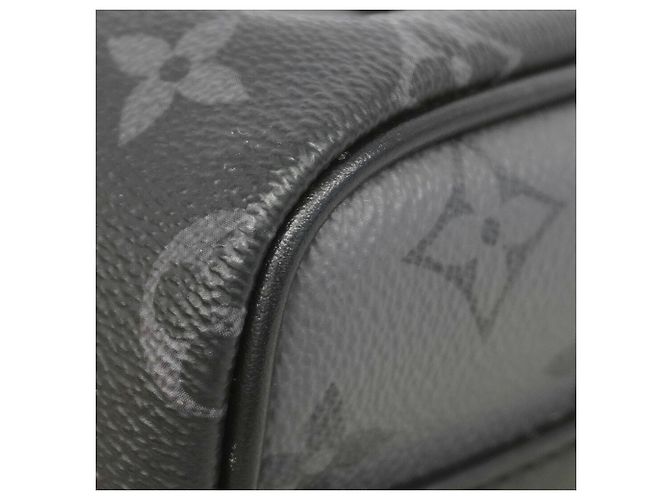 Bolsa Louis Vuitton Monogram Eclipse Reverse Keepall Bandoulière 25 Marrom Preto - vista 9