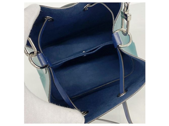 Néonoé Sac à main Louis Vuitton Epi Bicolor NeoNoe BB Bleu - vue 4