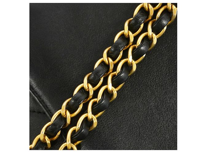 Bolsa de Ombro Chanel Matelassé com Corrente Preto - vista 9