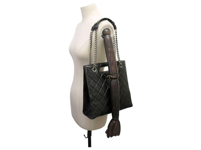 NEUE CHANEL CABAS BOY VERSCHLUSS HANDTASCHE AUS SCHWAREM STEPPLEDER TOTE BAG - Ansicht 6