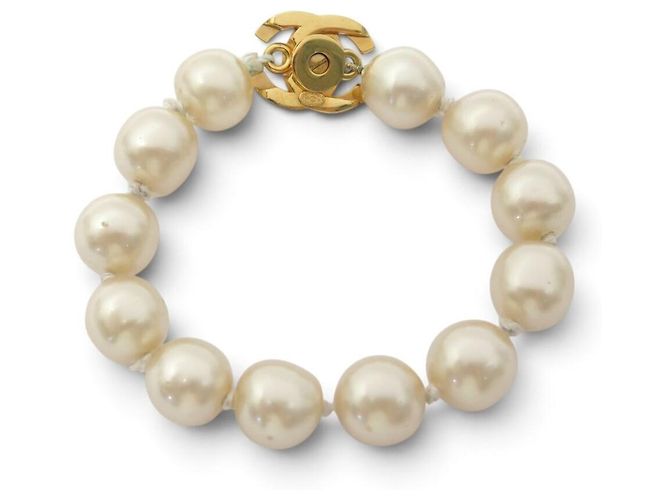 BRACCIALE VINTAGE CHANEL PERLE GRANDI CHIUSURA LOGO CC TIMELESS 1996 HUGE PEARLS D'oro - vista 3