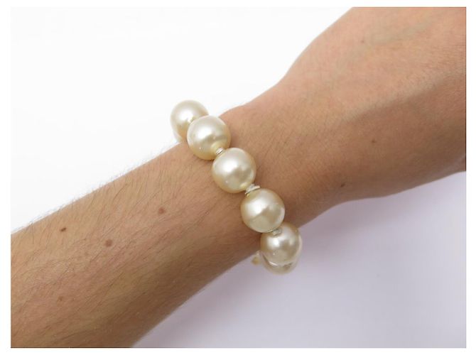 BRACCIALE VINTAGE CHANEL PERLE GRANDI CHIUSURA LOGO CC TIMELESS 1996 HUGE PEARLS D'oro - vista 6