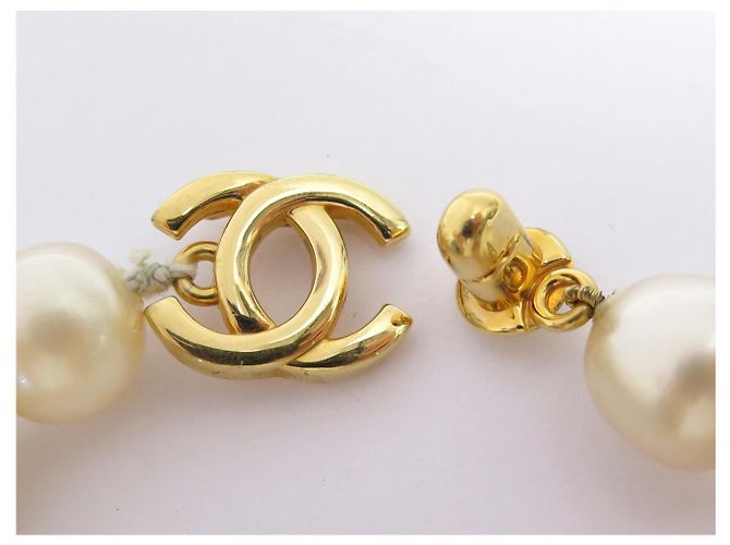 BRACCIALE VINTAGE CHANEL PERLE GRANDI CHIUSURA LOGO CC TIMELESS 1996 HUGE PEARLS D'oro - vista 7