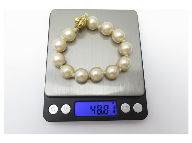 BRACCIALE VINTAGE CHANEL PERLE GRANDI CHIUSURA LOGO CC TIMELESS 1996 HUGE PEARLS D'oro - vista 8