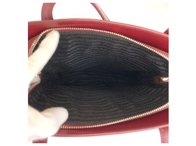 Tote Sac cabas Prada en cuir verni Rouge - vue 9