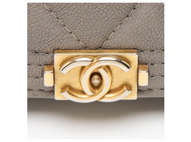 Chanel Boy Wallet on Chain en piel de becerro granulada Gris - vista 10