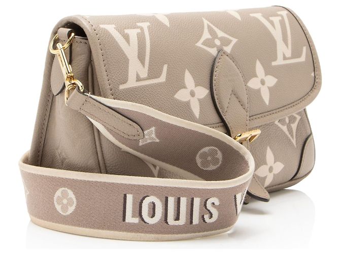 Louis Vuitton Diane Schultertasche aus Giant Monogram Empreinte Bicolor Braun Beige - Ansicht 2