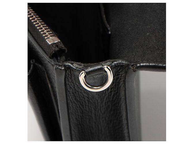 Louis Vuitton Lockme Pochette Crossbody en piel de becerro Negro - vista 10