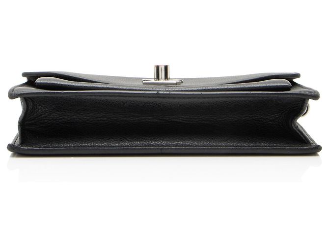 Louis Vuitton Lockme Pochette Crossbody en piel de becerro Negro - vista 4