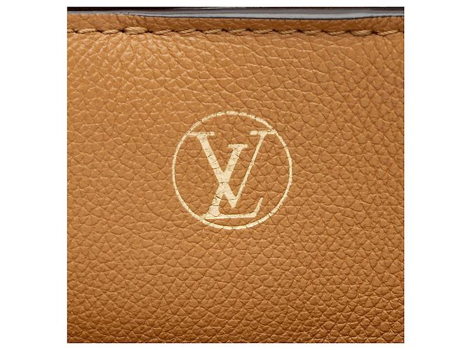 mala Louis Vuitton On My Side MM em couro de bezerro e canvas Monogram Preto - vista 10