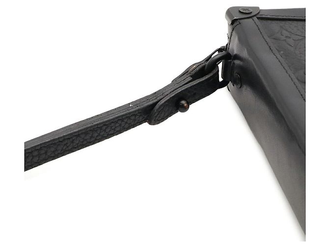 Clutch Soft Trunk Louis Vuitton Negro - vista 4
