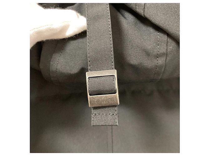 Canada Goose Mackenzie Parka Casaco de Penas Preto - vista 10