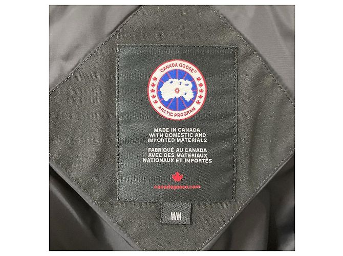 Canada Goose Mackenzie Parka Casaco de Penas Preto - vista 12