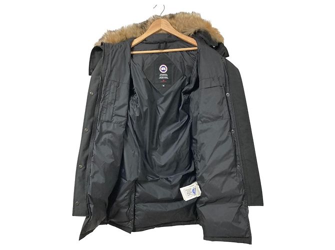Canada Goose Mackenzie Parka Casaco de Penas Preto - vista 3