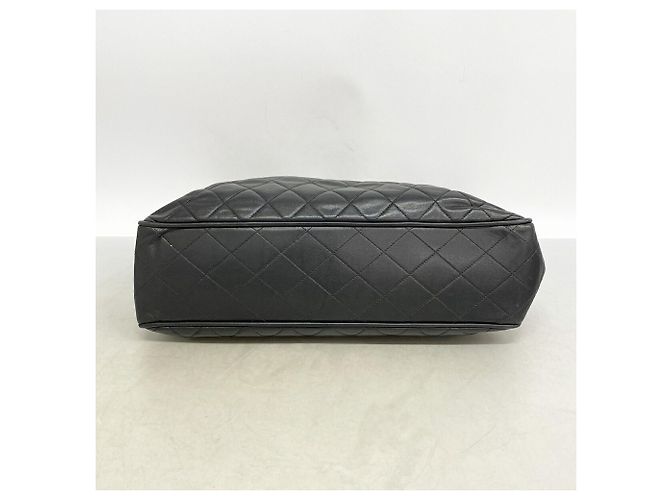Bolsa de Ombro Chanel Matelassé com Corrente Preto - vista 3