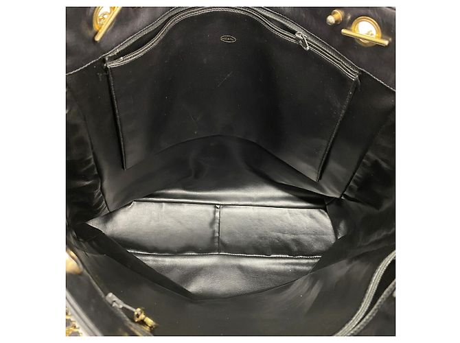 Bolsa de Ombro Chanel Matelassé com Corrente Preto - vista 4