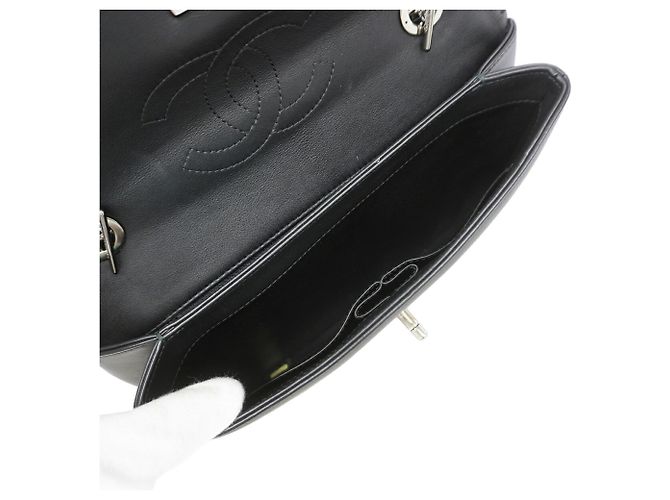 Bolsa de ombro Chanel em couro preto - vista 4
