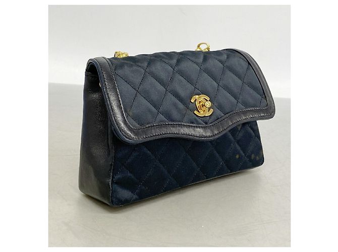Bolsa de Ombro Chanel Matelassé com Corrente Preto - vista 2
