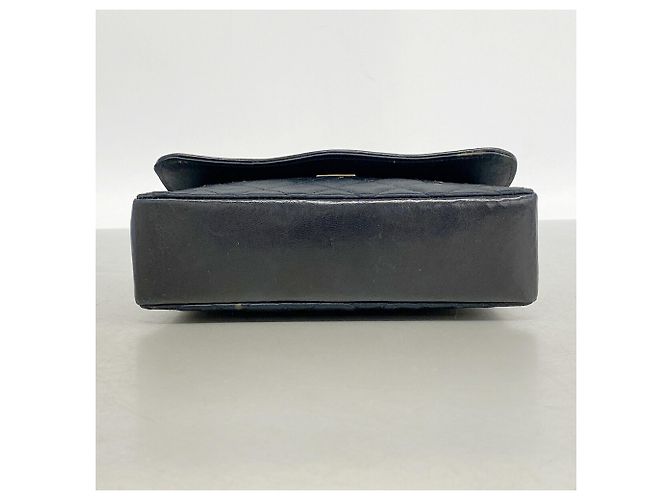 Bolsa de Ombro Chanel Matelassé com Corrente Preto - vista 3