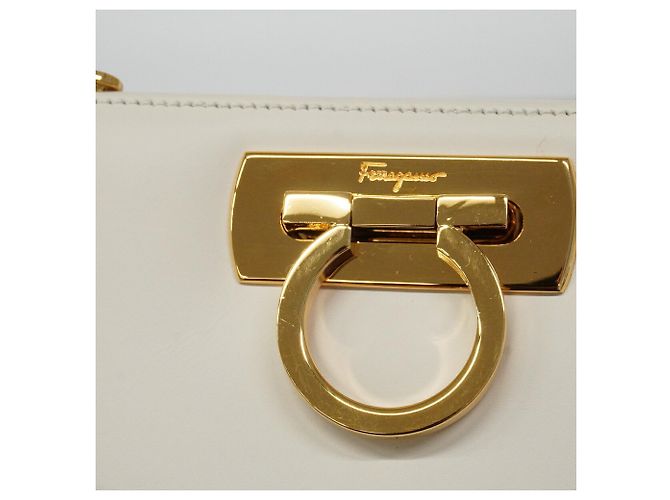 Borsa a tracolla in pelle Gancini bianca Salvatore Ferragamo - vista 10
