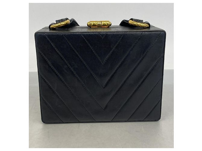 Chanel Schultertasche aus schwarzem Lammleder - Ansicht 10
