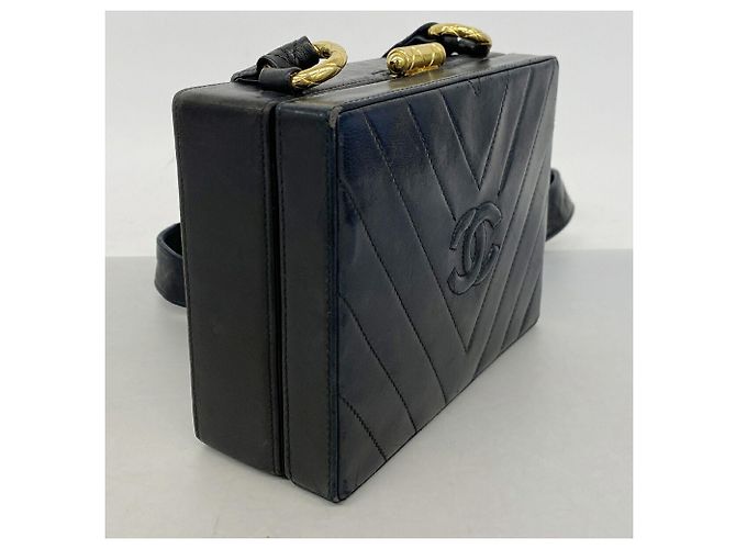 Chanel Schultertasche aus schwarzem Lammleder - Ansicht 2