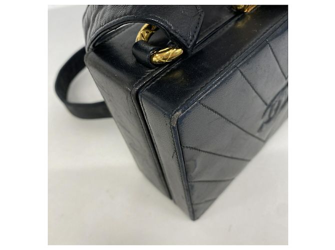 Chanel Schultertasche aus schwarzem Lammleder - Ansicht 6
