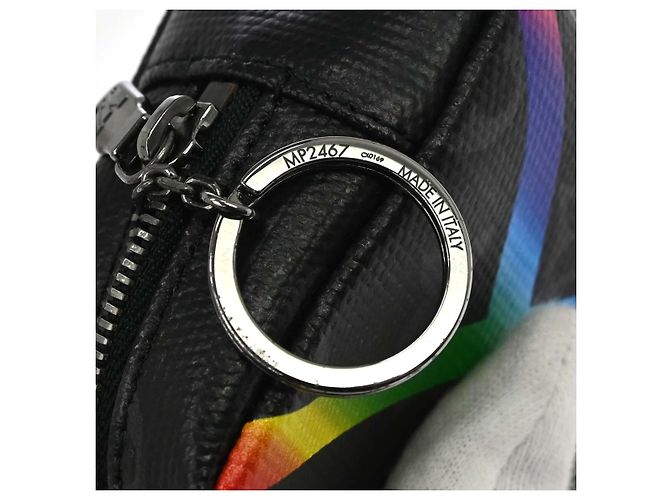 Louis Vuitton Box Pouch Bag Charm and Belt Charm Rainbow Monogram Eclipse Canvas Nero - vista 3