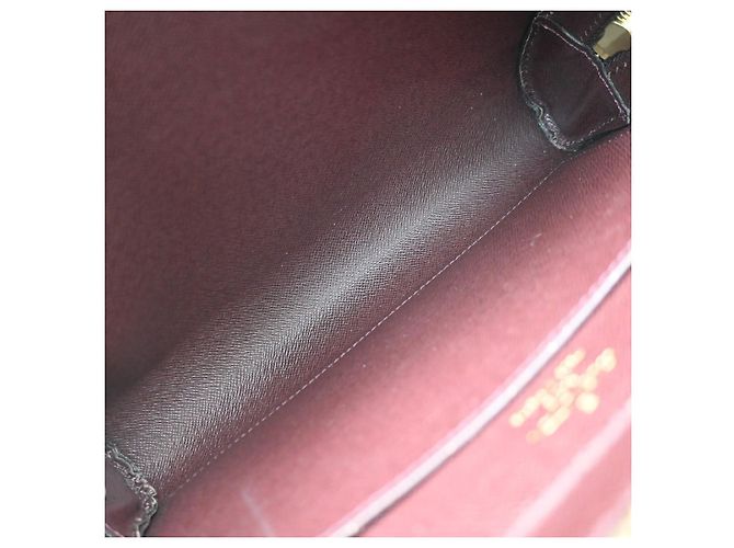 Louis Vuitton Pochette Baikal Clutch Cuir Taiga Bordeaux - vue 4