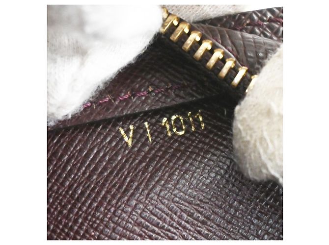 Louis Vuitton Pochette Baikal Clutch Cuir Taiga Bordeaux - vue 6