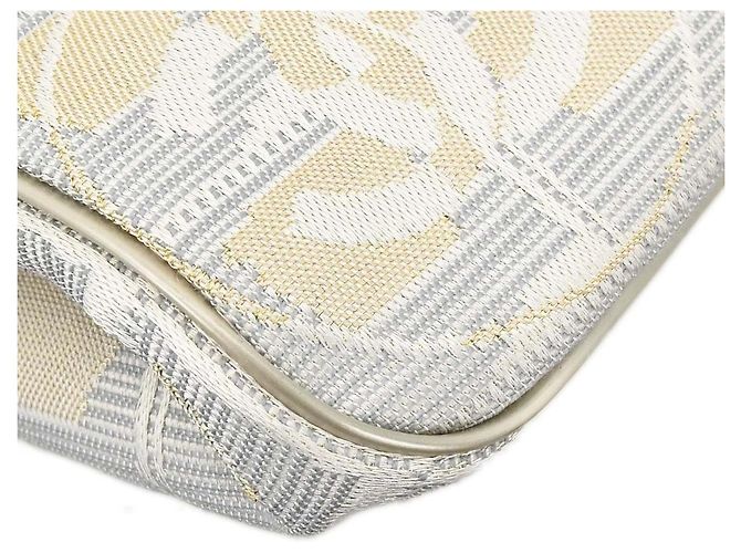 Chanel Travel Line Nylon Medium Dorado - vista 6