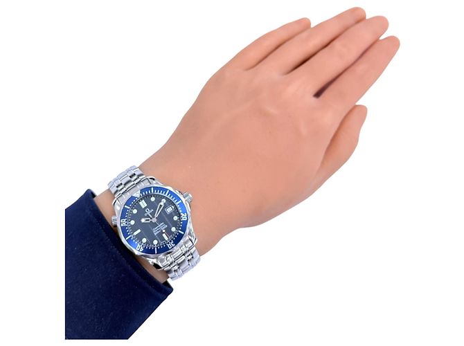 Omega Seamaster Quartz Wristwatch - view 2