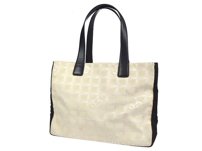 Chanel Travel Line Nylon Medium Blanco - vista 2