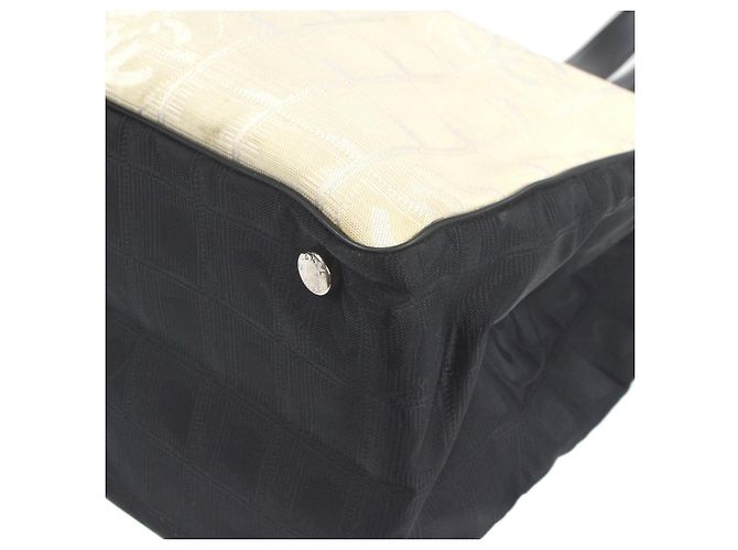 Chanel Travel Line Nylon Medium Blanco - vista 7