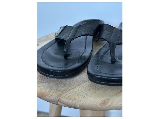 Louis Vuitton Sandali Thong in Pelle Nera Nero - vista 10