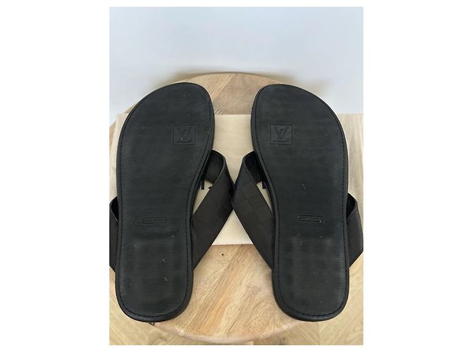 Louis Vuitton Sandali Thong in Pelle Nera Nero - vista 13