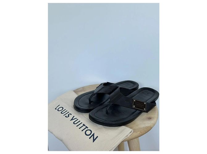 Louis Vuitton Sandali Thong in Pelle Nera Nero - vista 2