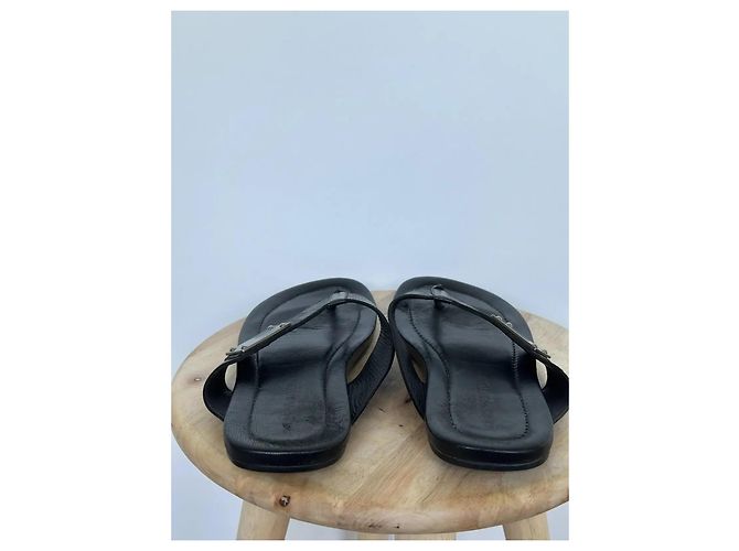 Louis Vuitton Sandali Thong in Pelle Nera Nero - vista 6